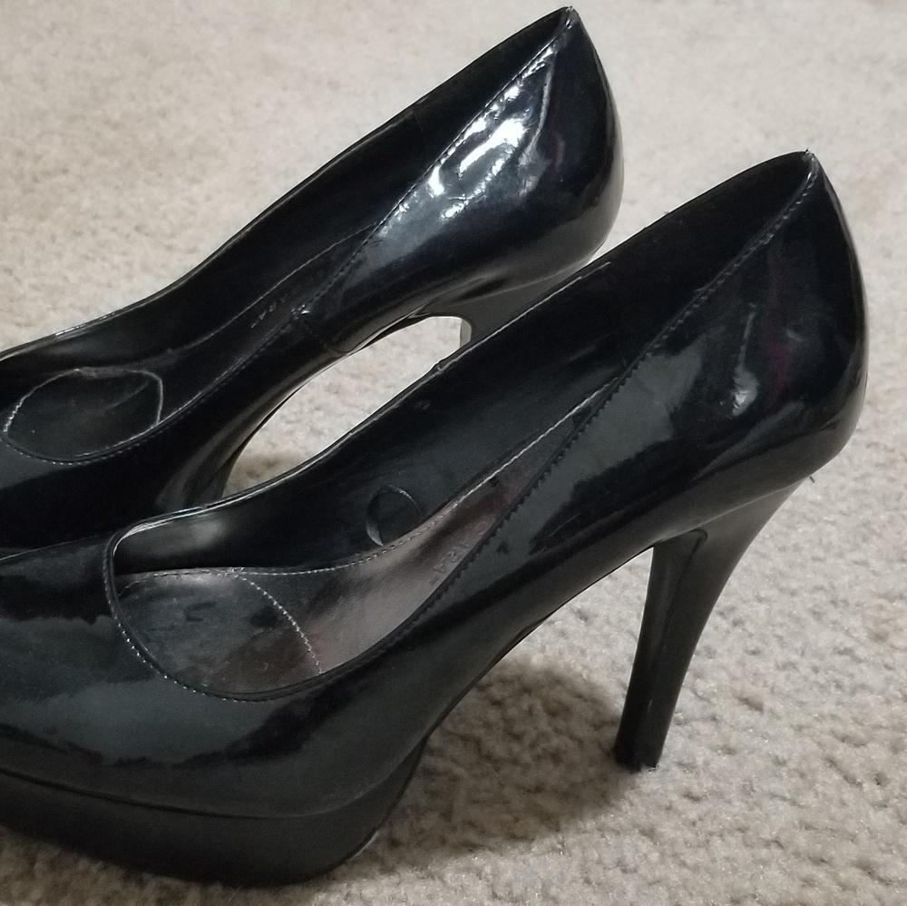 Sofia Vergara Black Pumps size 8
